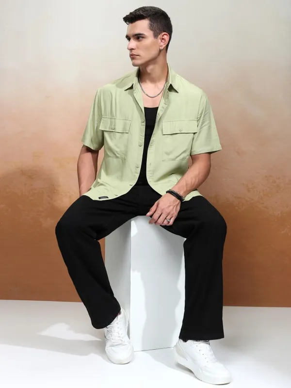 Highlander Men Green Solid Oversized Fit Casual Shirt