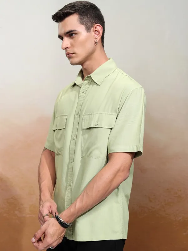 Highlander Men Green Solid Oversized Fit Casual Shirt