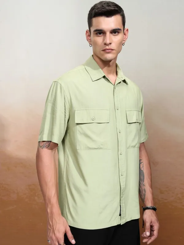 Highlander Men Green Solid Oversized Fit Casual Shirt