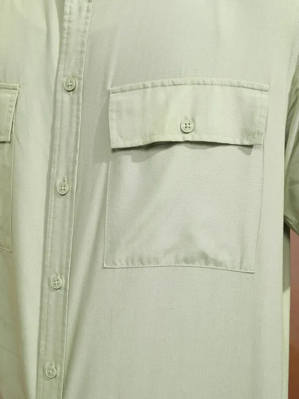 Highlander Men Green Solid Oversized Fit Casual Shirt