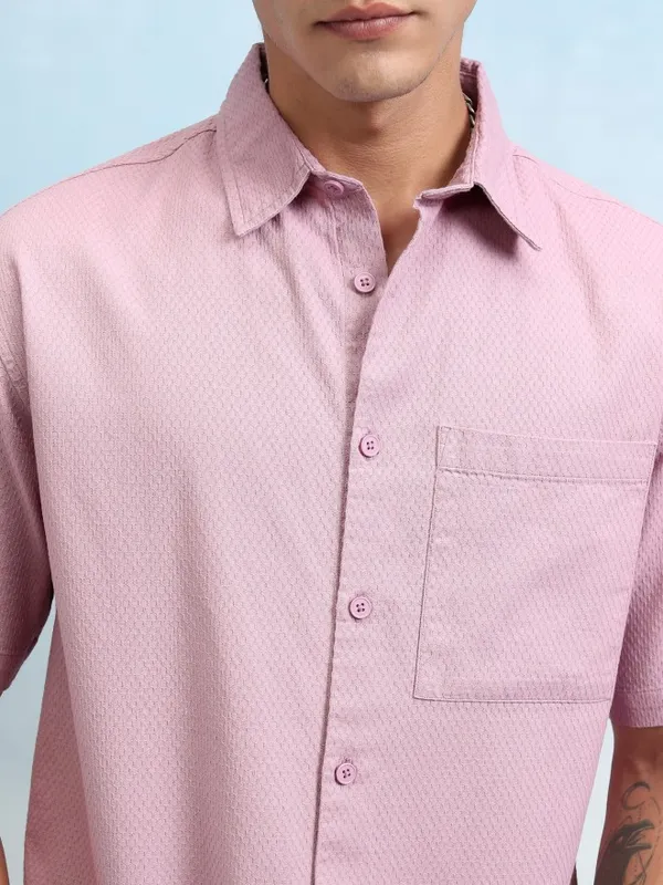 Highlander Men Pink Textured Oversized Fit Casual Shirt