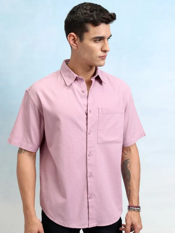 Highlander Men Pink Textured Oversized Fit Casual Shirt