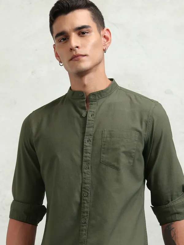 Highlander Men Olive Solid Regular Fit Casual Shirt