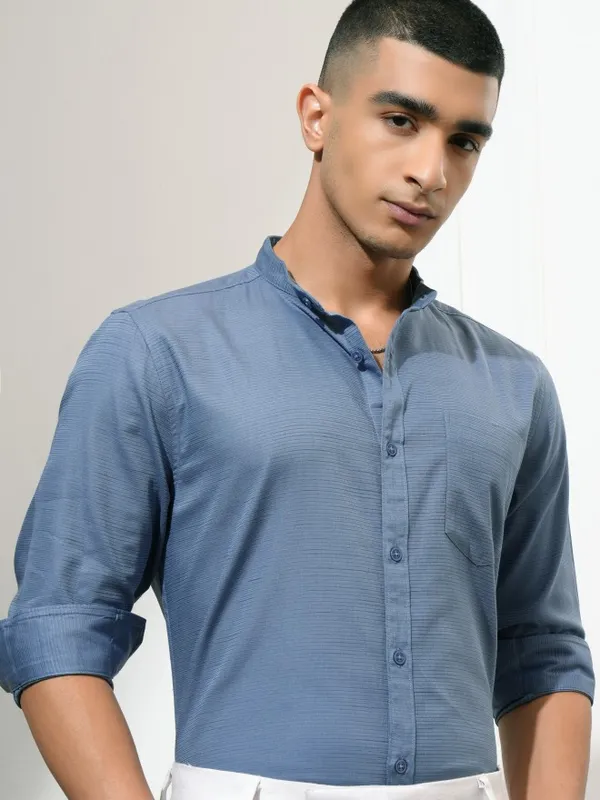 Highlander Men Blue Textured Regular Fit Casual Shirt