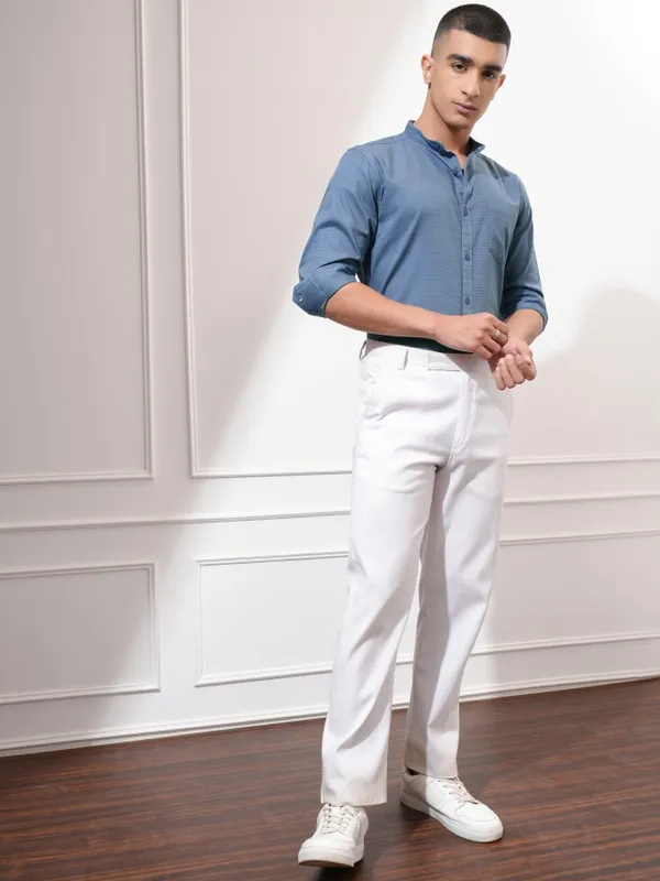 Highlander Men Blue Textured Regular Fit Casual Shirt