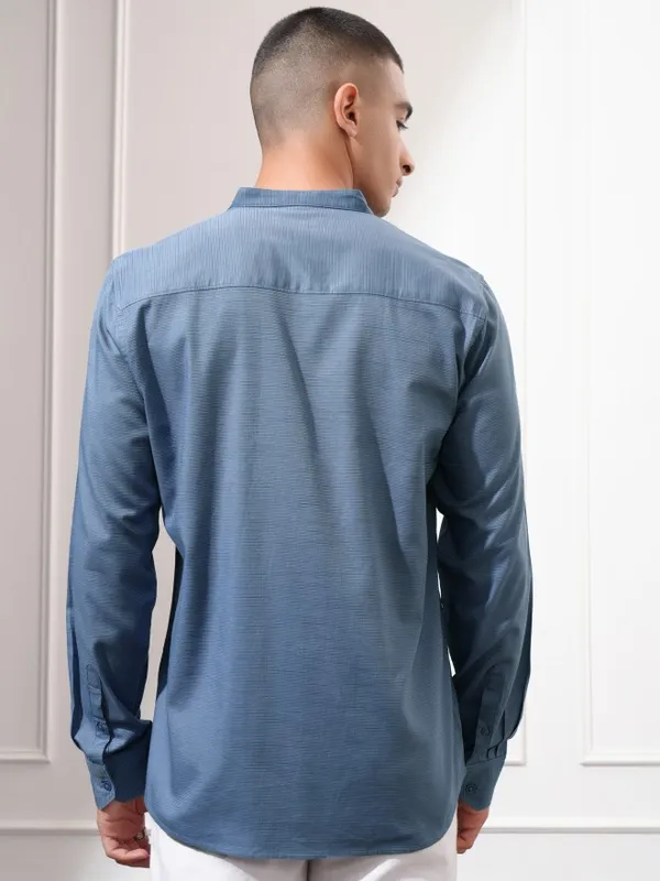 Highlander Men Blue Textured Regular Fit Casual Shirt