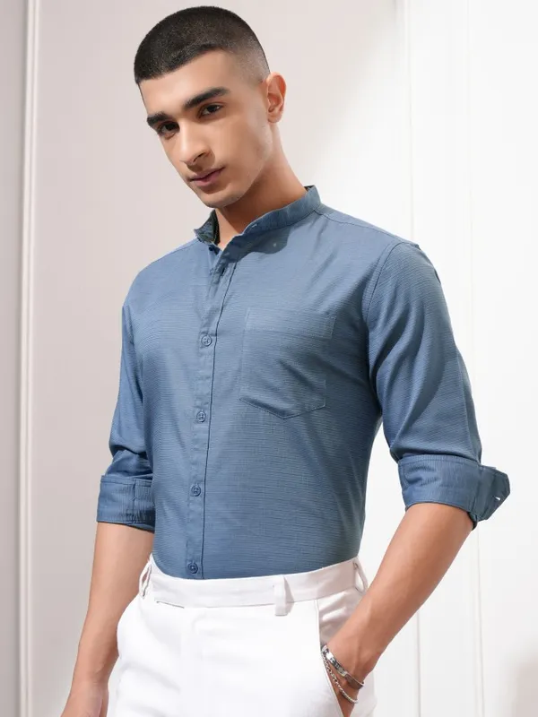 Highlander Men Blue Textured Regular Fit Casual Shirt