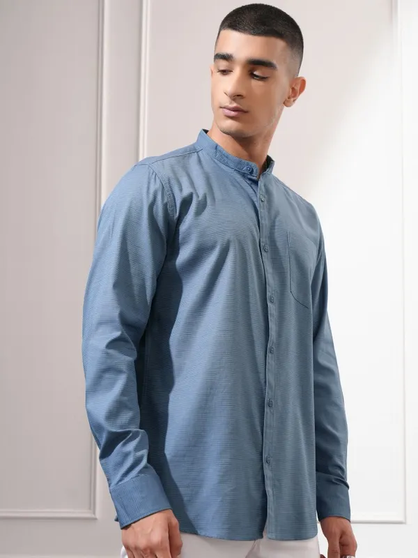 Highlander Men Blue Textured Regular Fit Casual Shirt