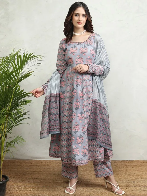 Women Kurta With Trousers & Dupatta
