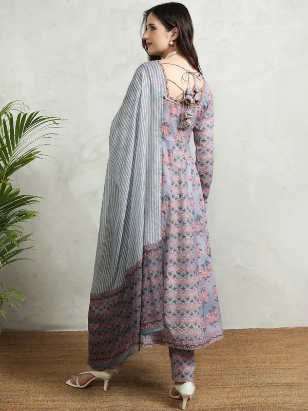 Women Kurta With Trousers & Dupatta