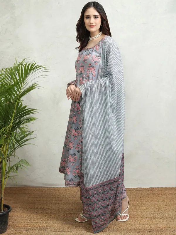 Women Kurta With Trousers & Dupatta