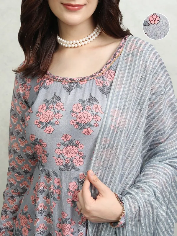 Women Kurta With Trousers & Dupatta