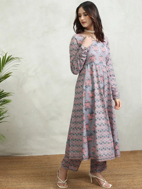 Women Kurta With Trousers & Dupatta