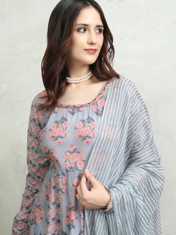 Women Kurta With Trousers & Dupatta