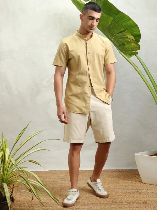 Highlander Men Cream Regular Fit Shorts