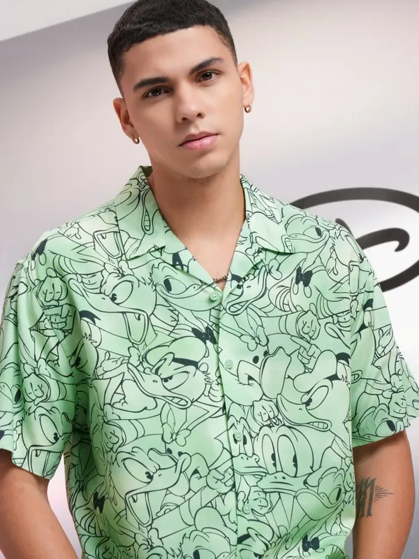 Disney By Highlander Men Green Donald Duck Printed Relaxed Fit Casual Shirt