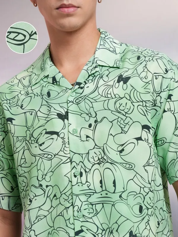 Disney By Highlander Men Green Donald Duck Printed Relaxed Fit Casual Shirt