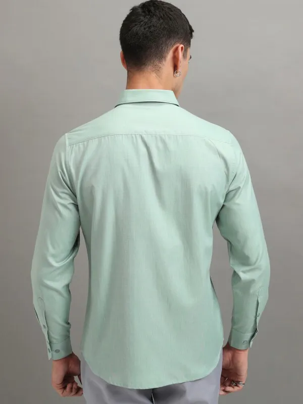 Highlander Men Green Solid Slim Fit Casual Shirt