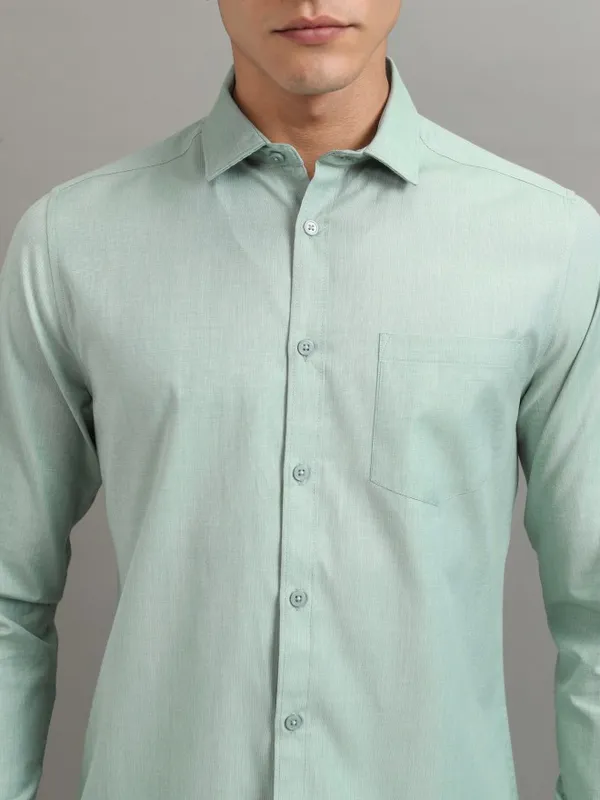 Highlander Men Green Solid Slim Fit Casual Shirt