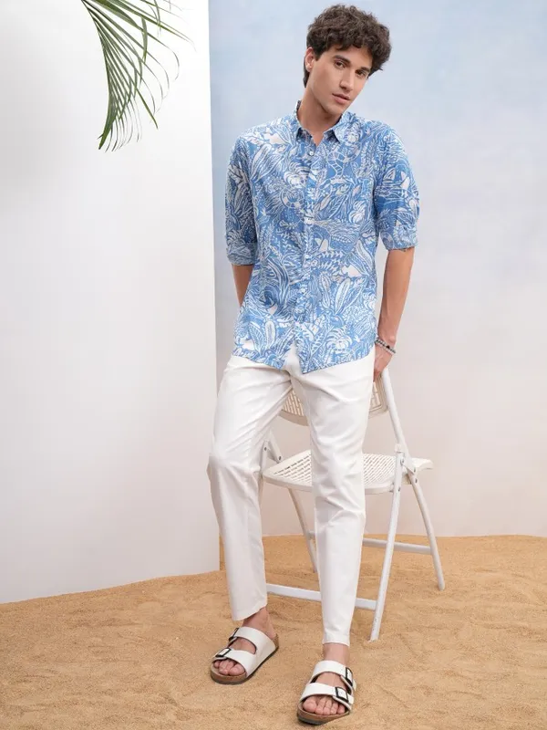 Highlander Men Blue Printed Regular Fit Casual Shirt