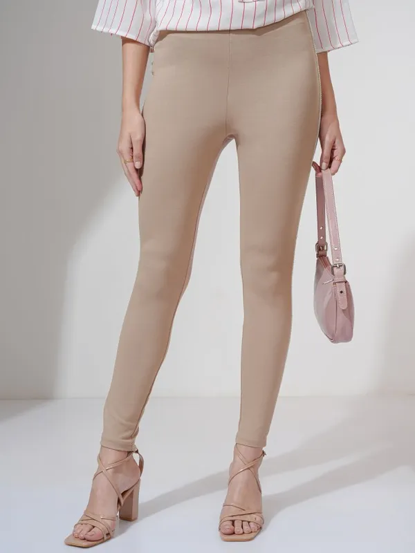 Tokyo Talkies Women Taupe Solid Slim Fit Casual Trouser