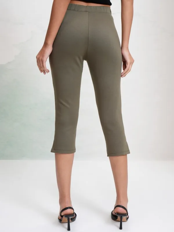 Tokyo Talkies Women Olive Solid Slim Fit Casual Trouser