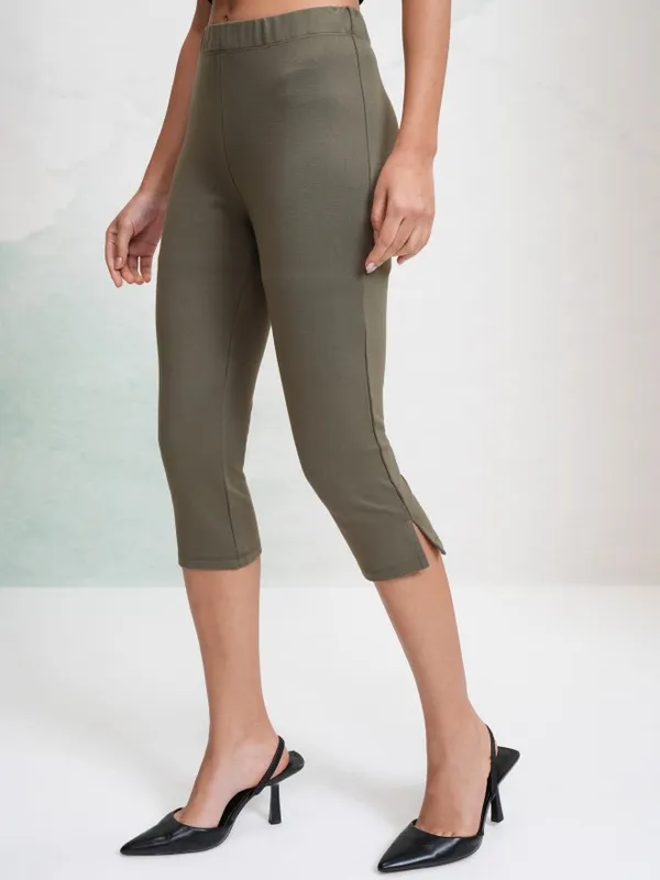 Tokyo Talkies Women Olive Solid Slim Fit Casual Trouser
