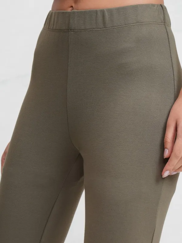 Tokyo Talkies Women Olive Solid Slim Fit Casual Trouser