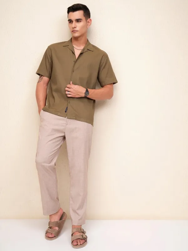 Highlander Men Khaki Textured Relaxed Fit Casual Shirt