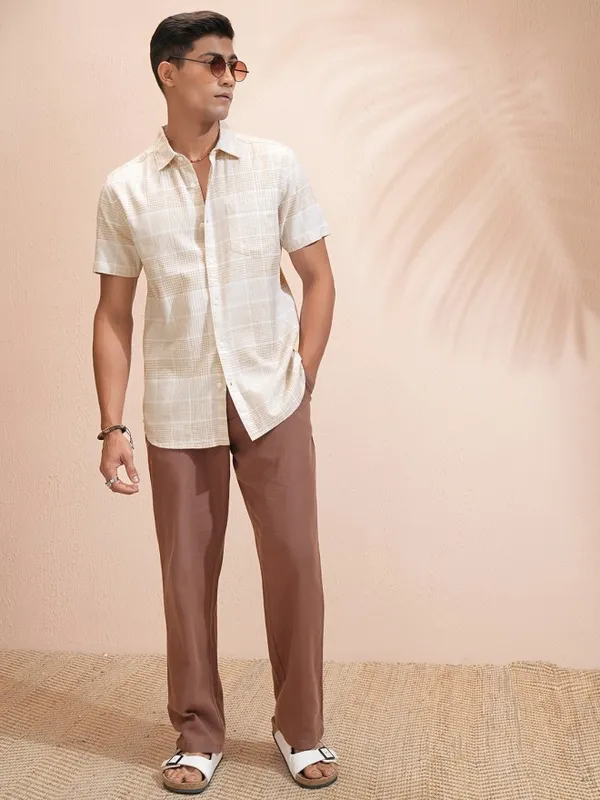 Highlander Men Beige Checked Regular Fit Casual Shirt
