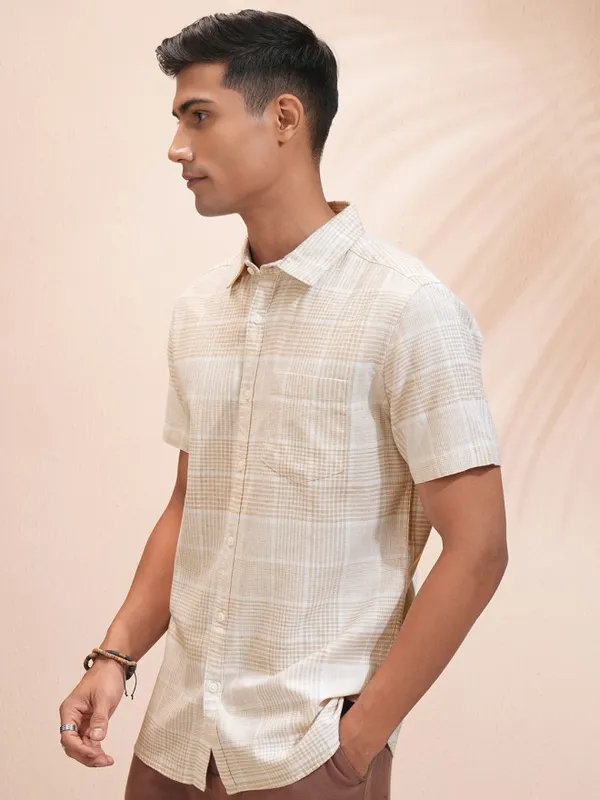 Highlander Men Beige Checked Regular Fit Casual Shirt