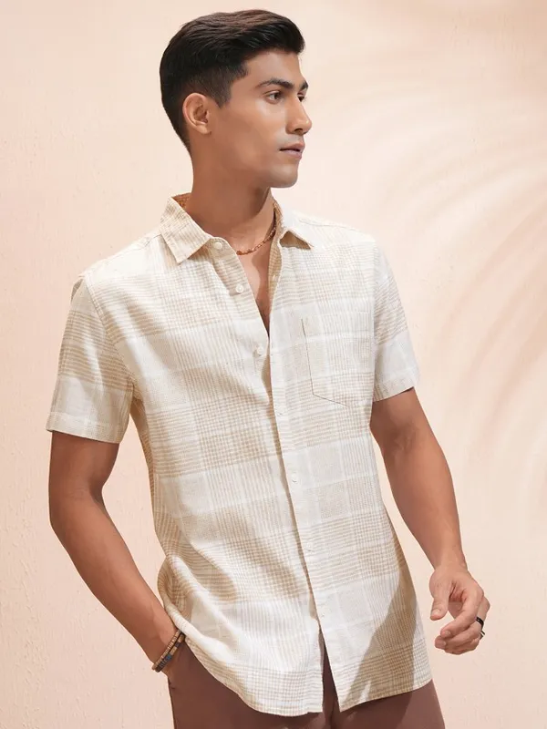 Highlander Men Beige Checked Regular Fit Casual Shirt