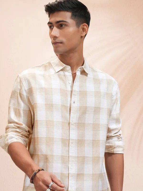 Highlander Men White Checked Relaxed Fit Casual Shirt