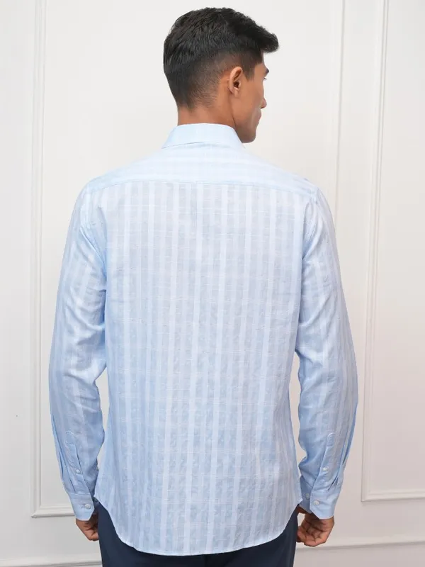Locomotive Men Blue Checked Slim Fit Casual Shirt