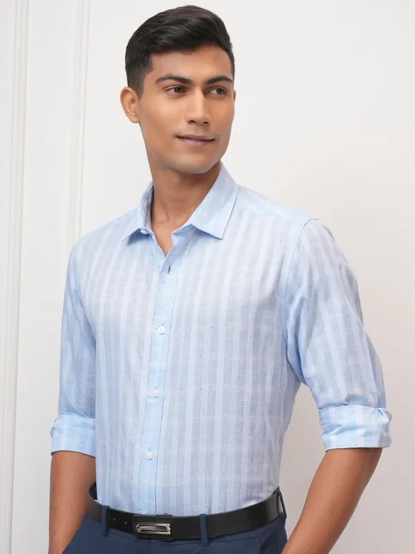 Locomotive Men Blue Checked Slim Fit Casual Shirt