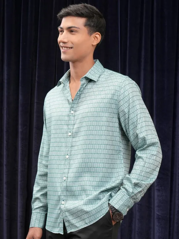 Locomotive Men Green Printed Slim Fit Casual Shirt