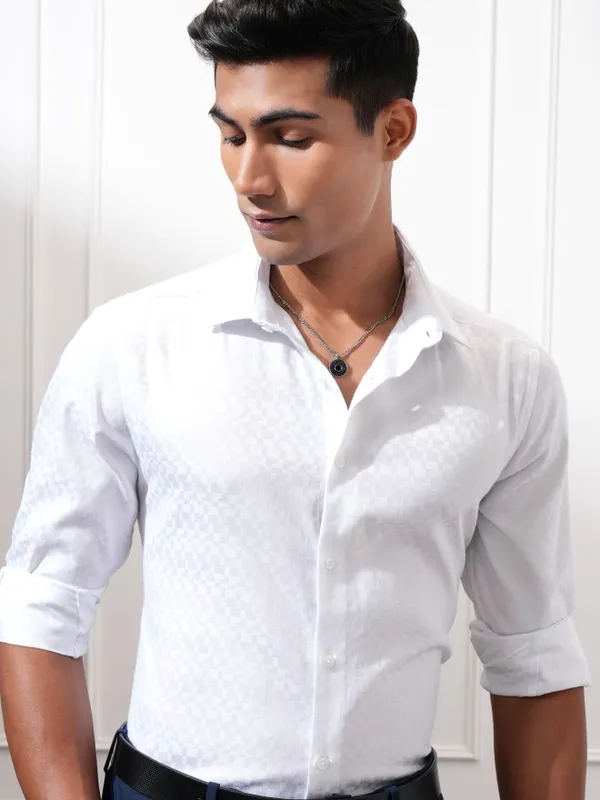 Locomotive Men White Textured Slim Fit Casual Shirt