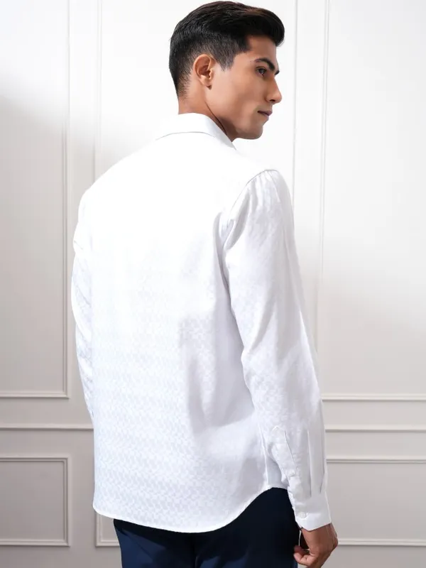 Locomotive Men White Textured Slim Fit Casual Shirt
