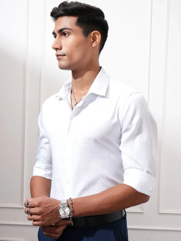 Locomotive Men White Textured Slim Fit Casual Shirt