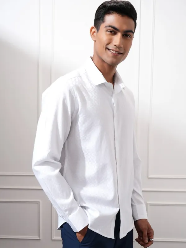 Locomotive Men White Textured Slim Fit Casual Shirt