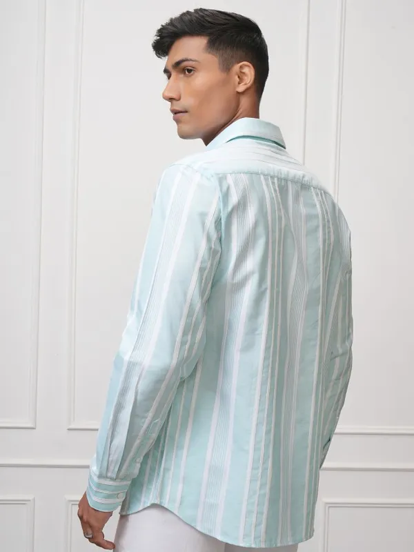 Locomotive Men Blue Striped Slim Fit Casual Shirt