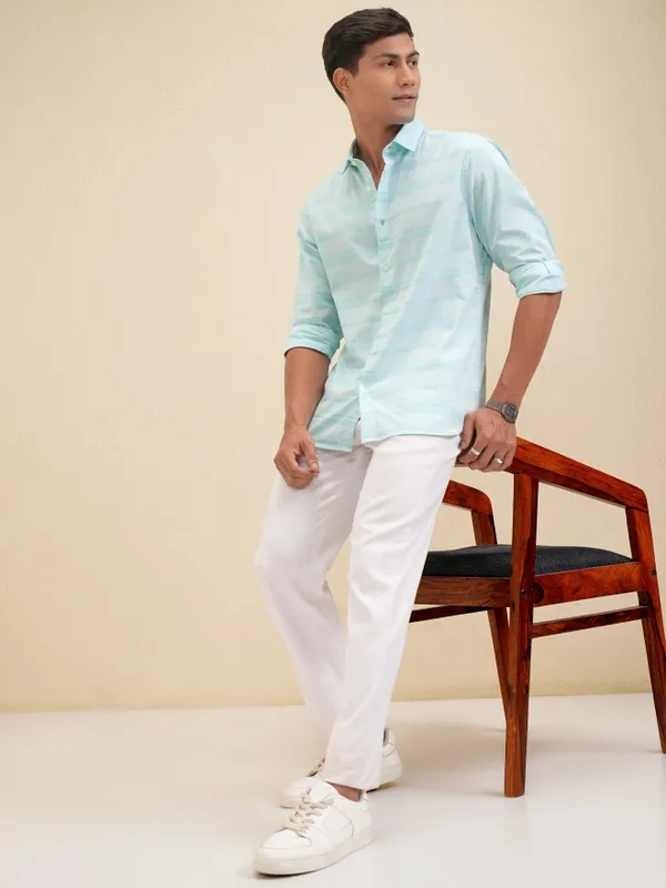 Locomotive Men Blue Striped Slim Fit Casual Shirt