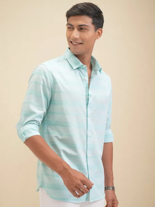 Locomotive Men Blue Striped Slim Fit Casual Shirt