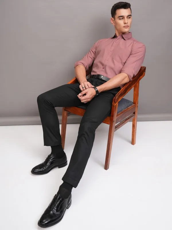 Highlander Men Pink Solid Slim Fit Casual Shirt