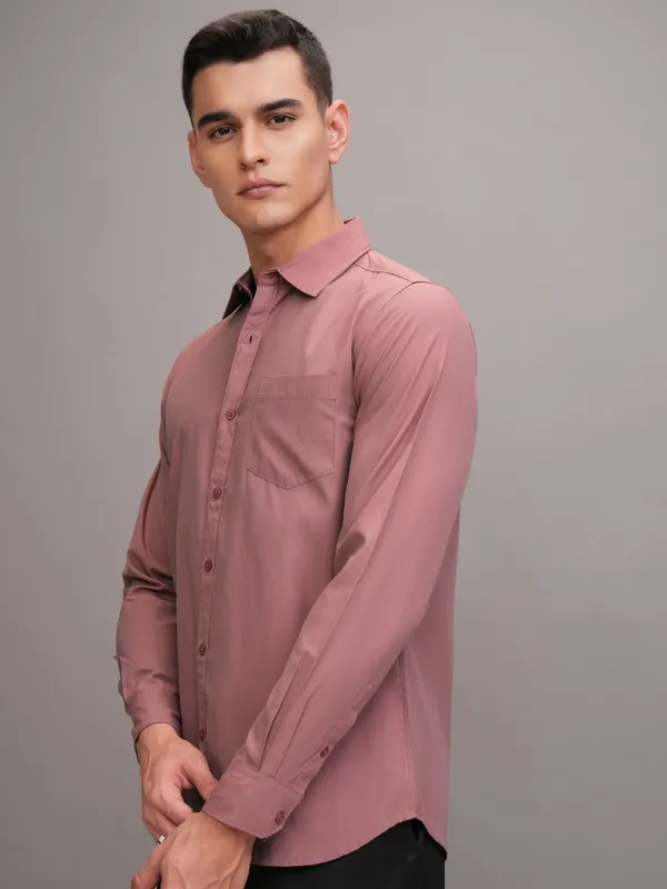 Highlander Men Pink Solid Slim Fit Casual Shirt