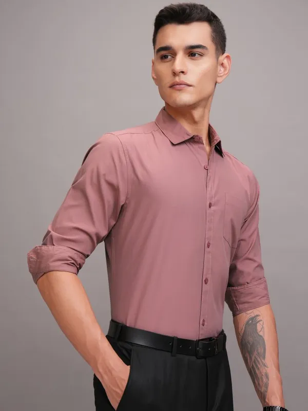 Highlander Men Pink Solid Slim Fit Casual Shirt
