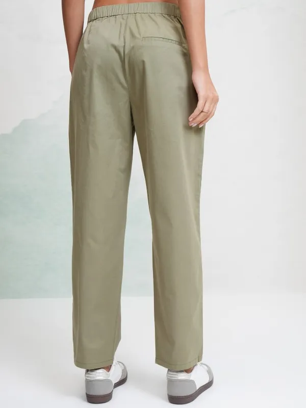 Tokyo Talkies Women Olive Solid Regular Fit Casual Trouser