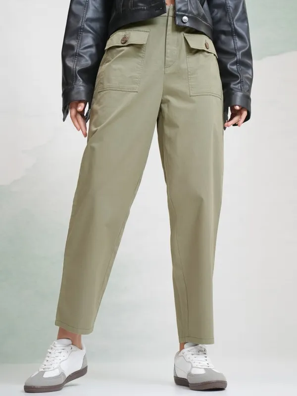Tokyo Talkies Women Olive Solid Regular Fit Casual Trouser