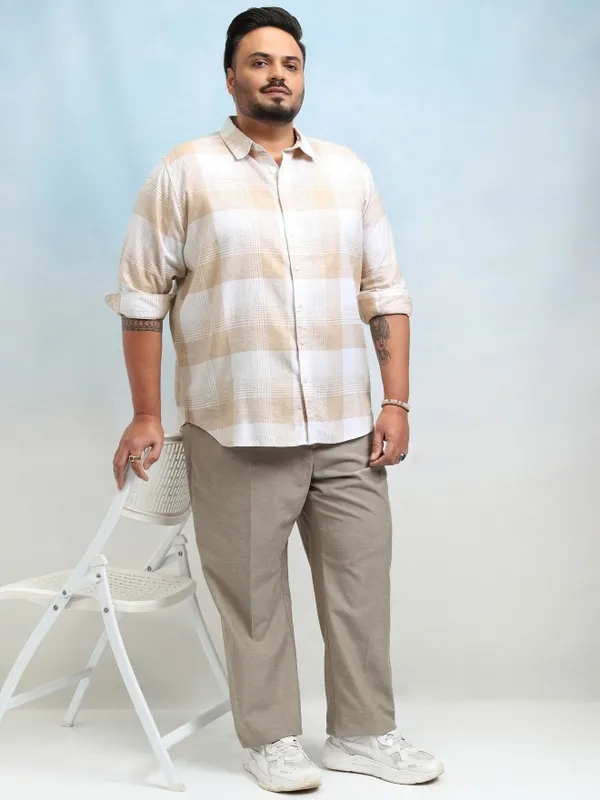 Xtra Ordinary By Highlander Men White Checked Regular Fit Casual Shirt