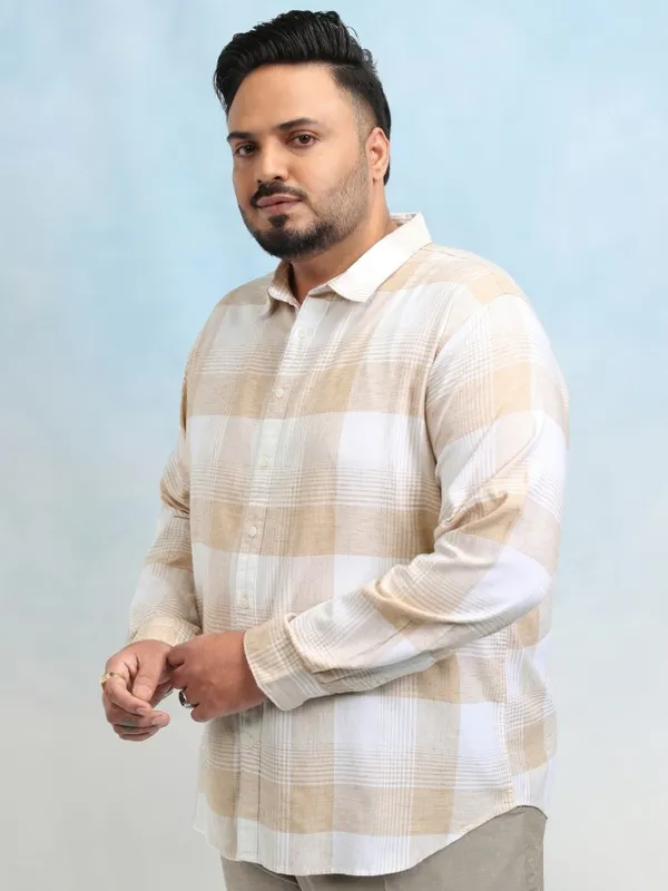 Xtra Ordinary By Highlander Men White Checked Regular Fit Casual Shirt